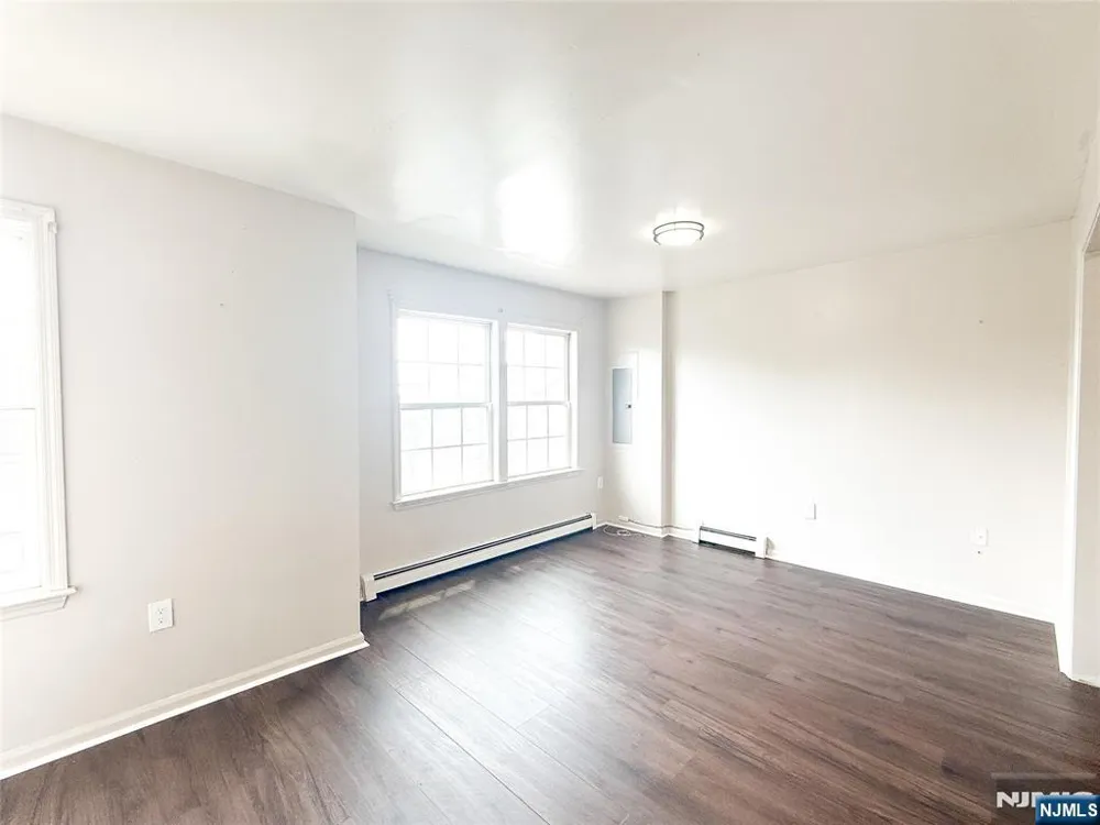 9 3rd Street 7 Paterson, NJ 07522