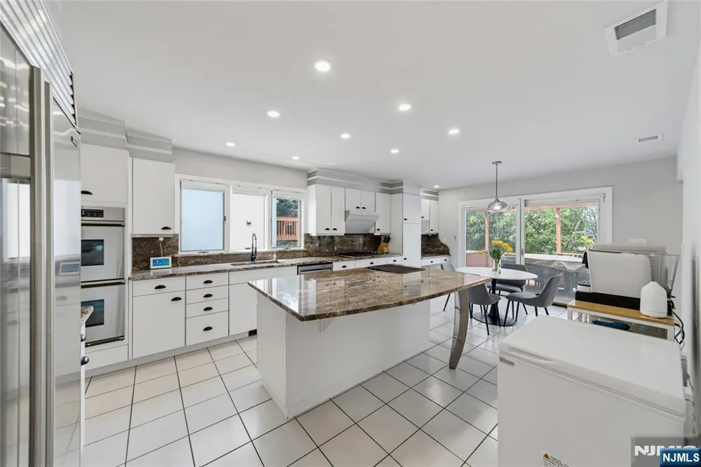 15 Hudson Terrace Englewood Cliffs, NJ 07632