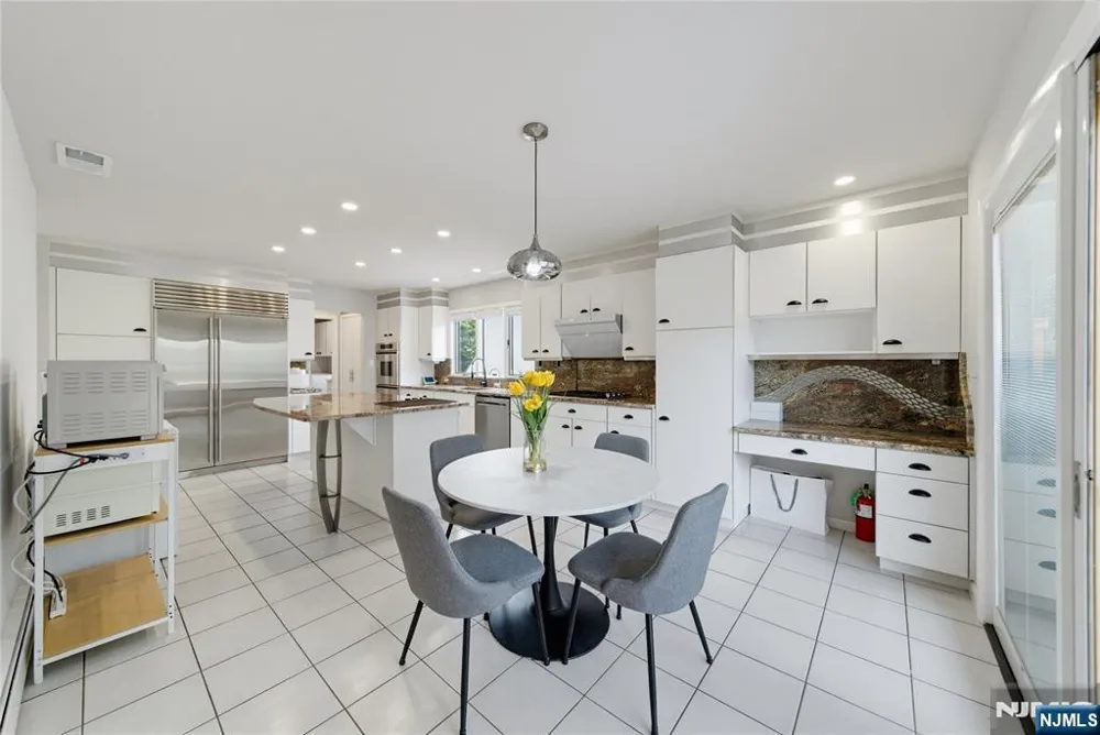 15 Hudson Terrace Englewood Cliffs, NJ 07632