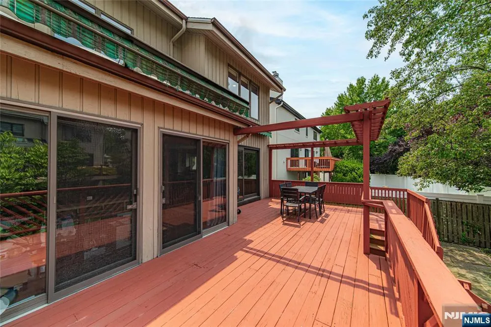 15 Hudson Terrace Englewood Cliffs, NJ 07632