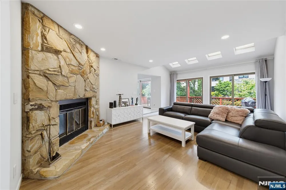 15 Hudson Terrace Englewood Cliffs, NJ 07632