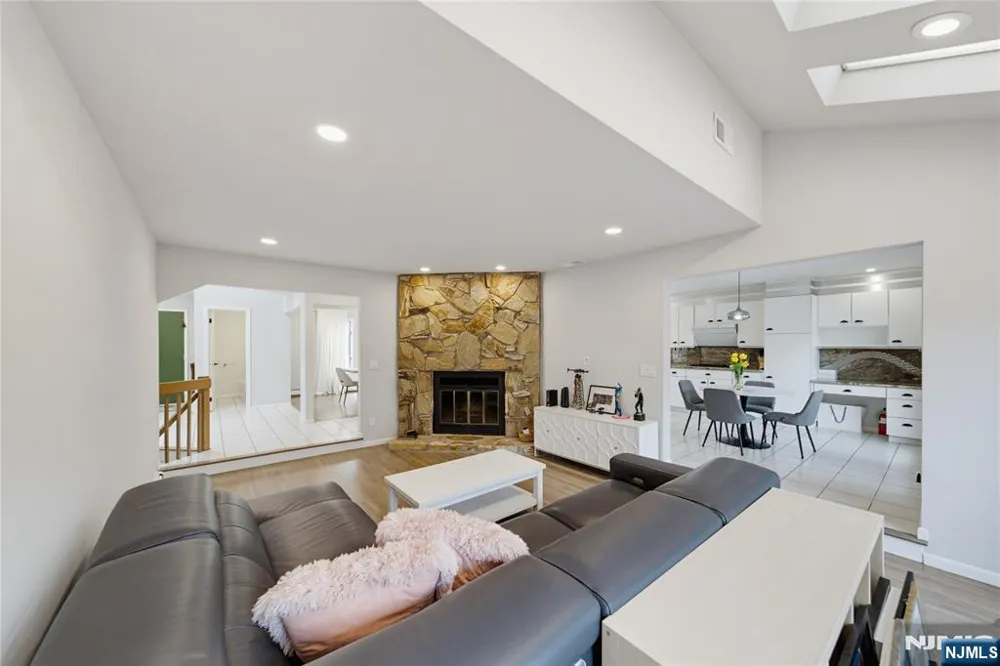 15 Hudson Terrace Englewood Cliffs, NJ 07632