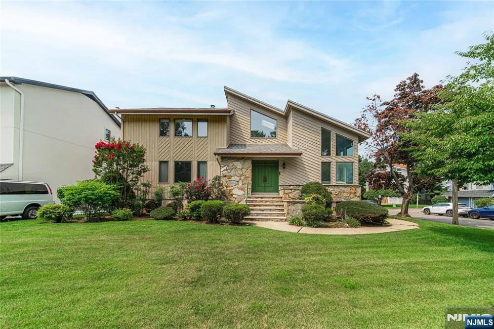15 Hudson Terrace Englewood Cliffs, NJ 07632