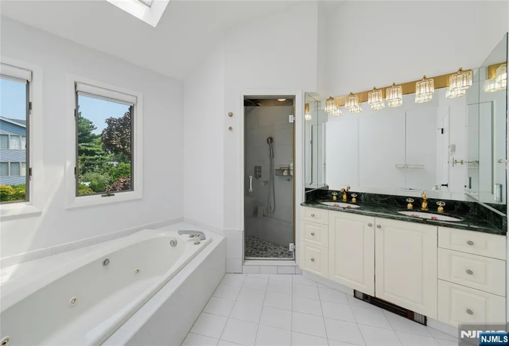 15 Hudson Terrace Englewood Cliffs, NJ 07632