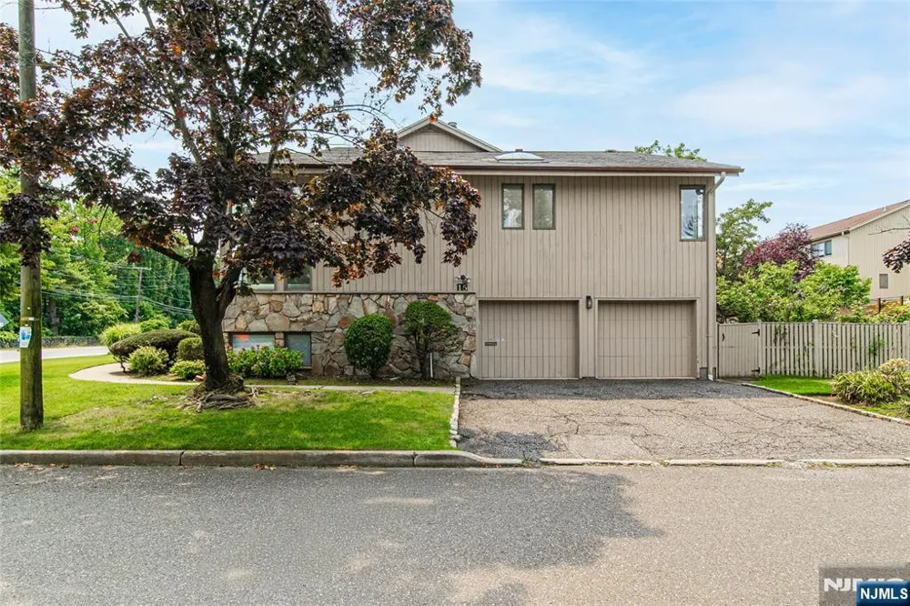 15 Hudson Terrace Englewood Cliffs, NJ 07632
