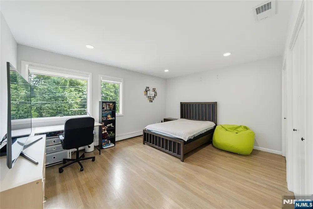 15 Hudson Terrace Englewood Cliffs, NJ 07632