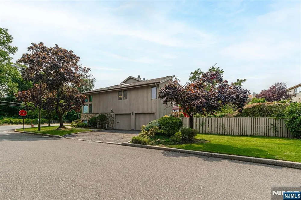 15 Hudson Terrace Englewood Cliffs, NJ 07632