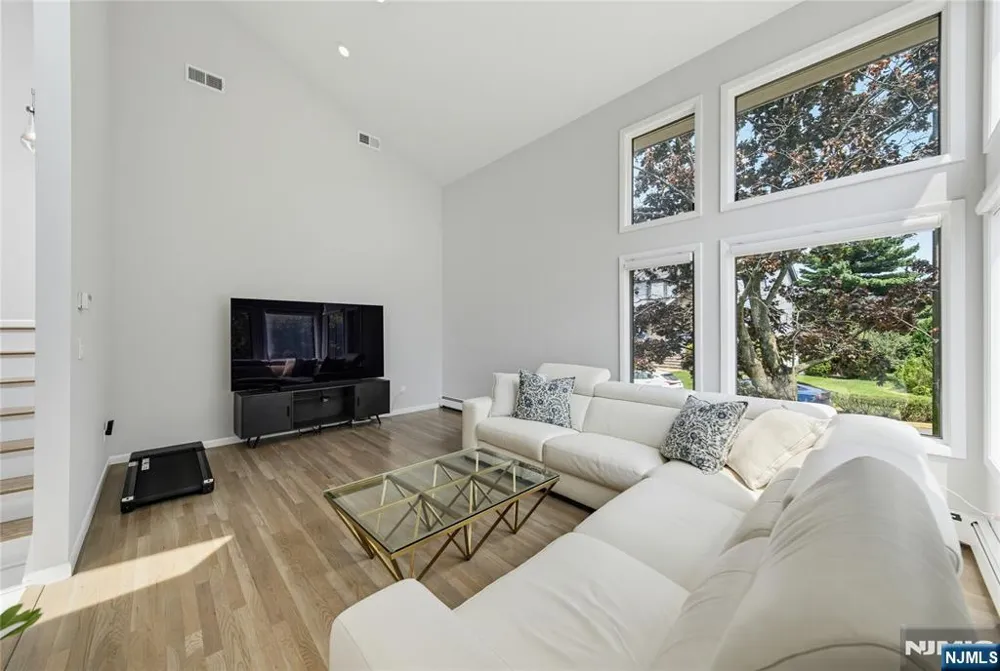 15 Hudson Terrace Englewood Cliffs, NJ 07632