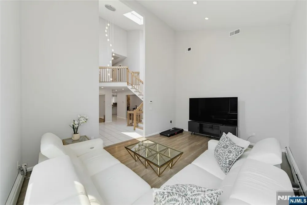 15 Hudson Terrace Englewood Cliffs, NJ 07632
