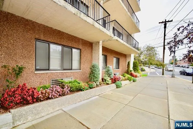233 12th Street 2A Palisades Park, NJ 07650