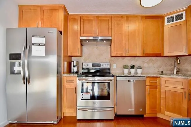 233 12th Street 2A Palisades Park, NJ 07650