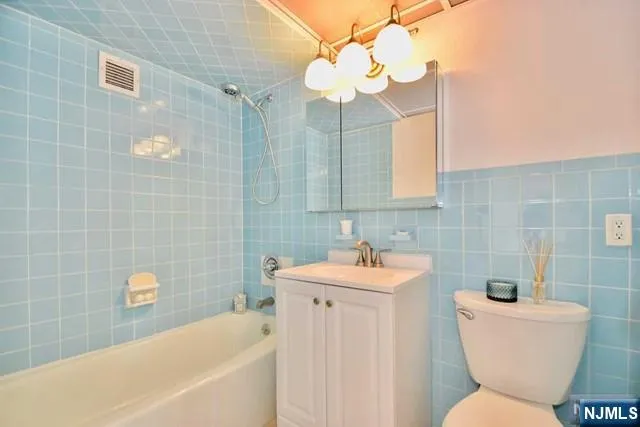 233 12th Street 2A Palisades Park, NJ 07650