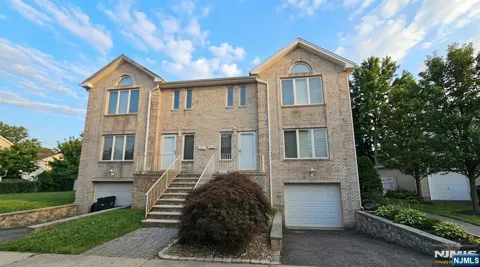 26 E Washington Place B