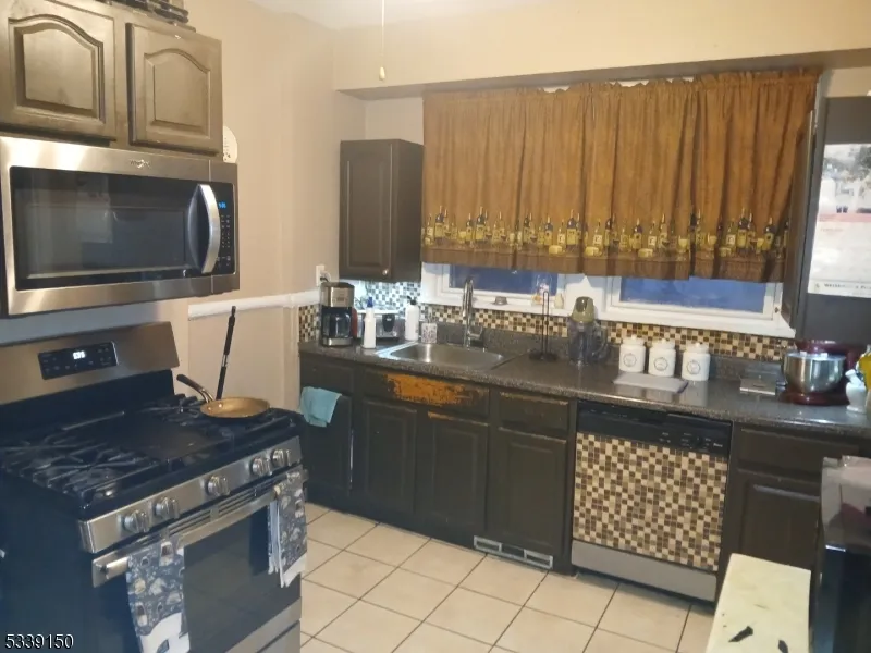 20 Rockland Ter Newark City, NJ 07106