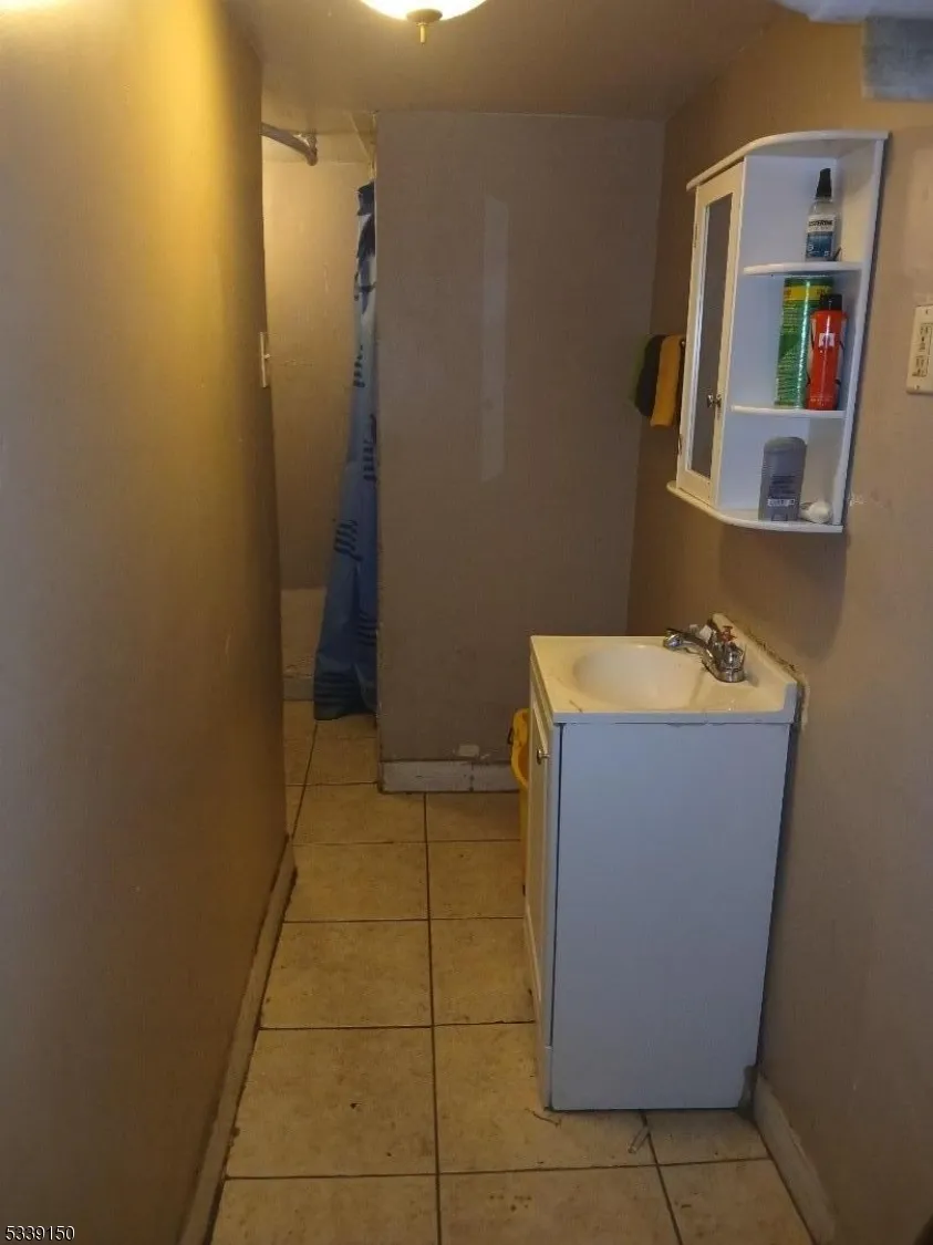 20 Rockland Ter Newark City, NJ 07106
