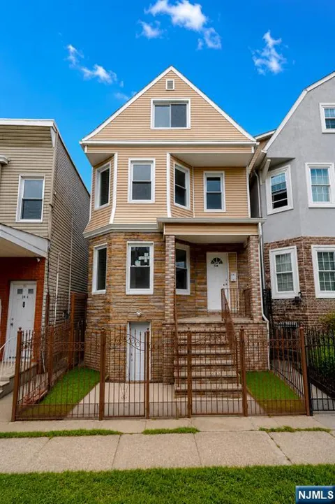 734 Summer Avenue 1