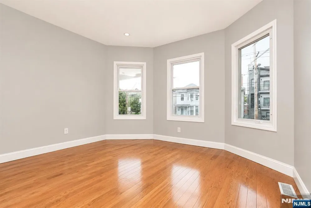 734 Summer Avenue 1 Newark, NJ 07104