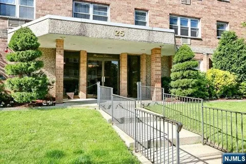 25 Jefferson Street 6D