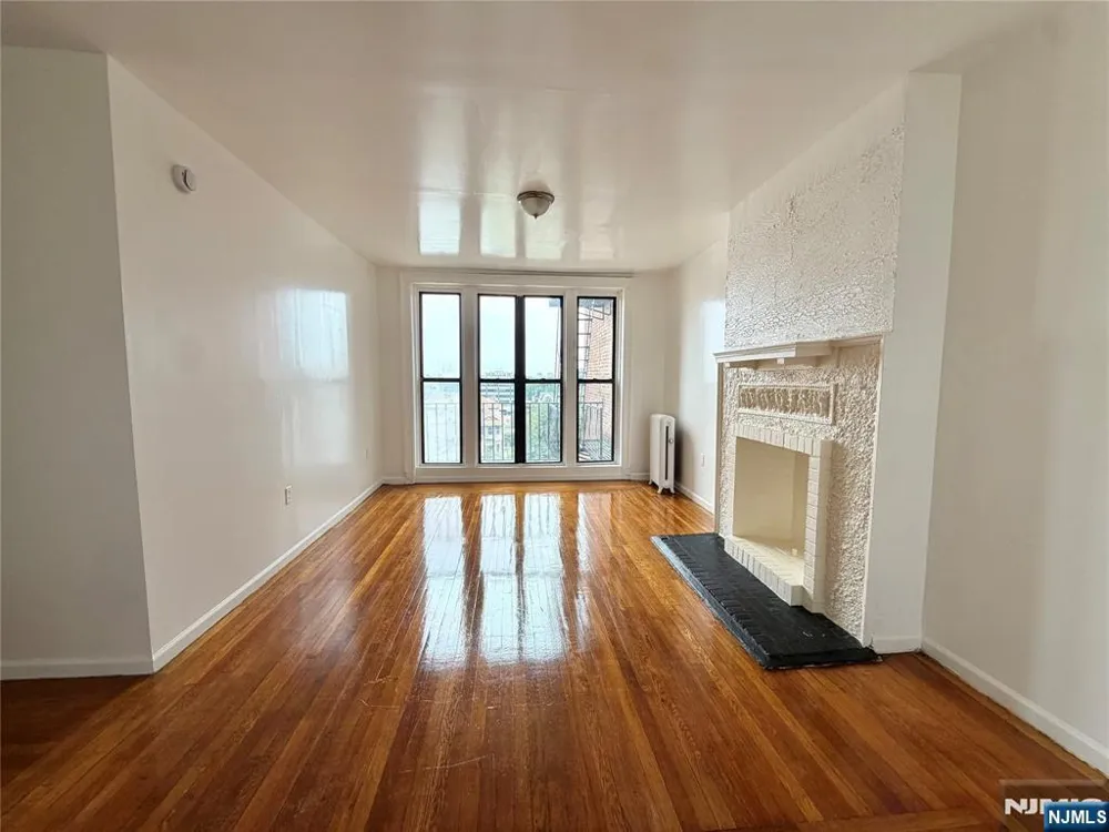94 Munn Avenue 47 East Orange, NJ 07018