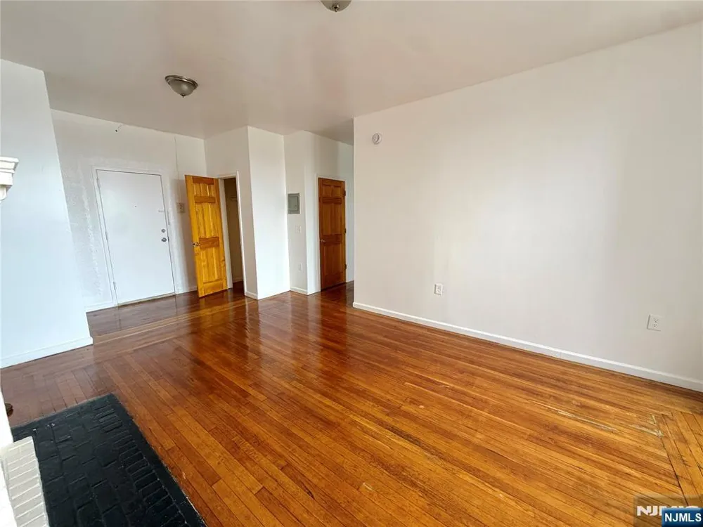 94 Munn Avenue 47 East Orange, NJ 07018