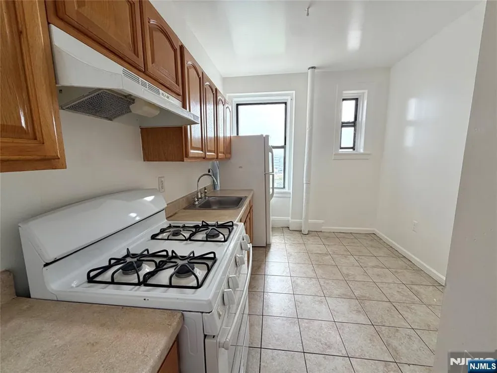 94 Munn Avenue 47 East Orange, NJ 07018