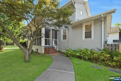 304 Midland Avenue 1st Floor