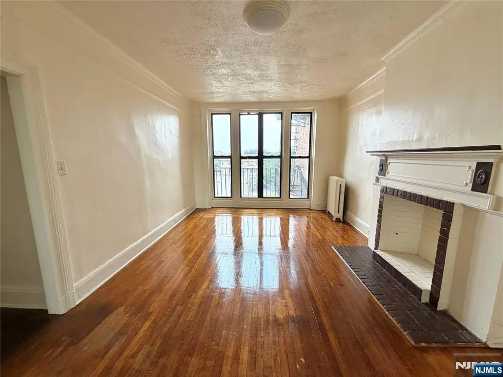 94 Munn Avenue 37 East Orange, NJ 07018