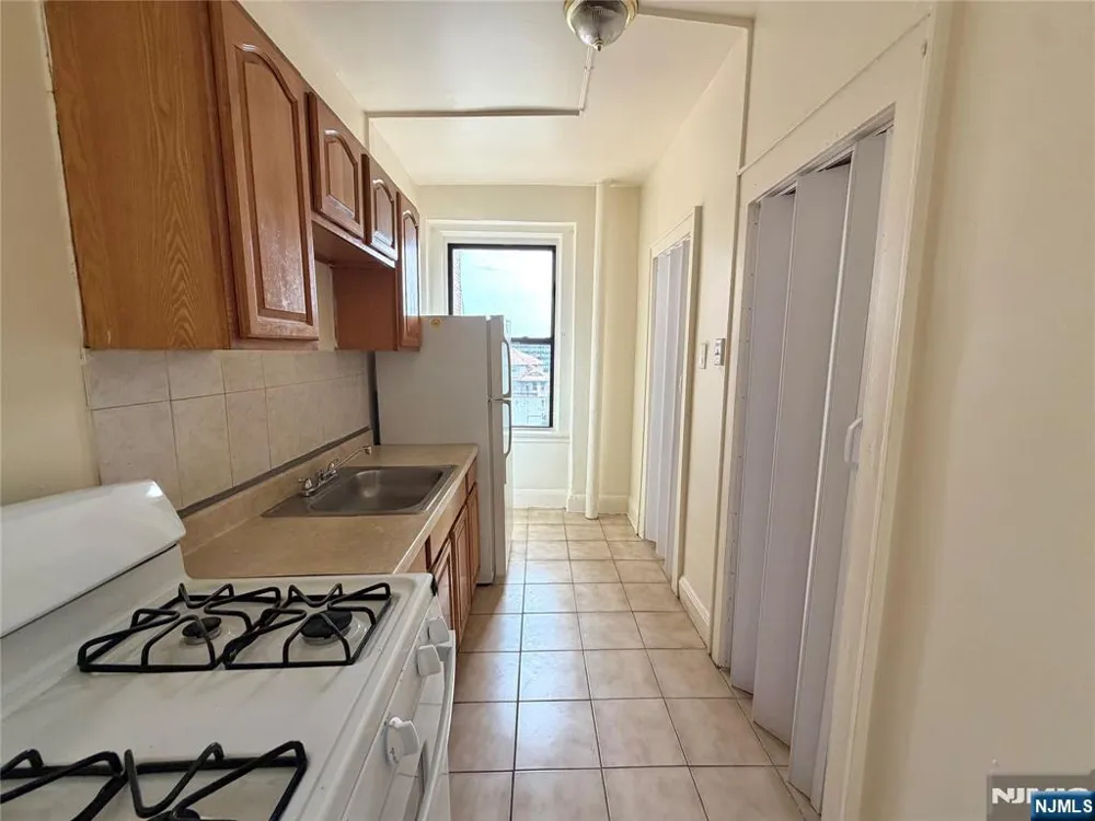 94 Munn Avenue 37 East Orange, NJ 07018