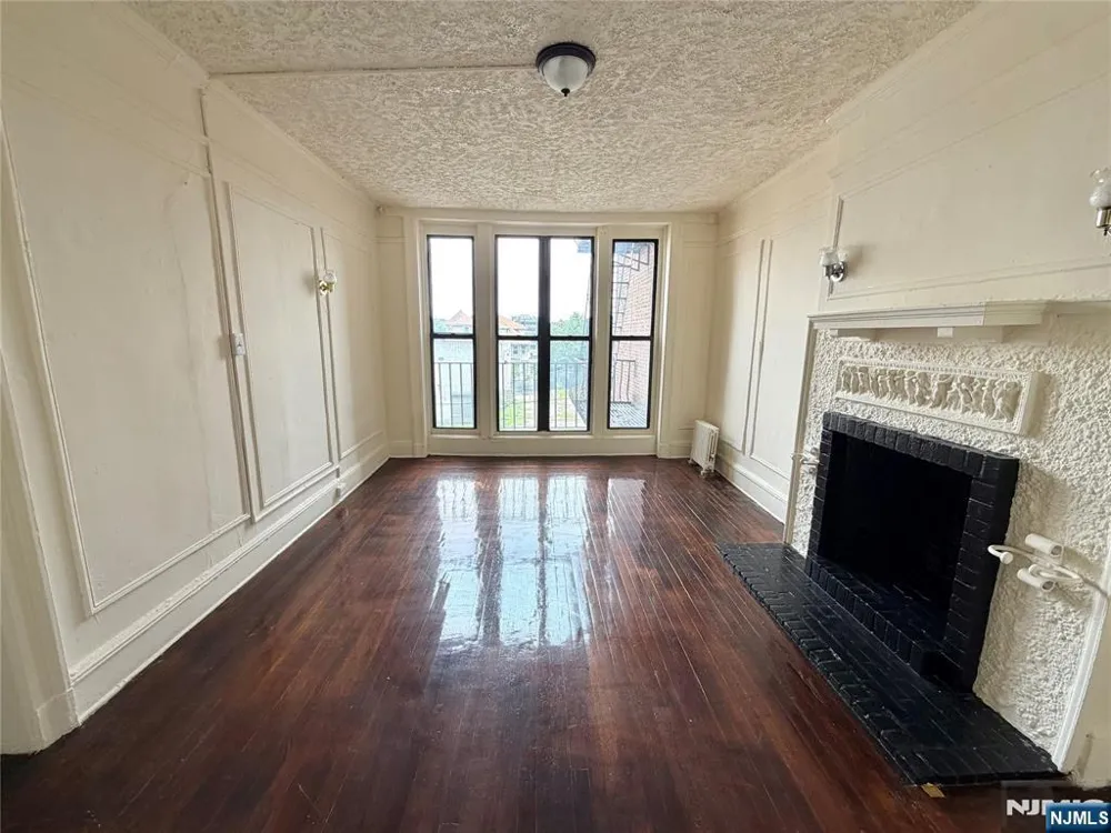94 Munn Avenue 27 East Orange, NJ 07018