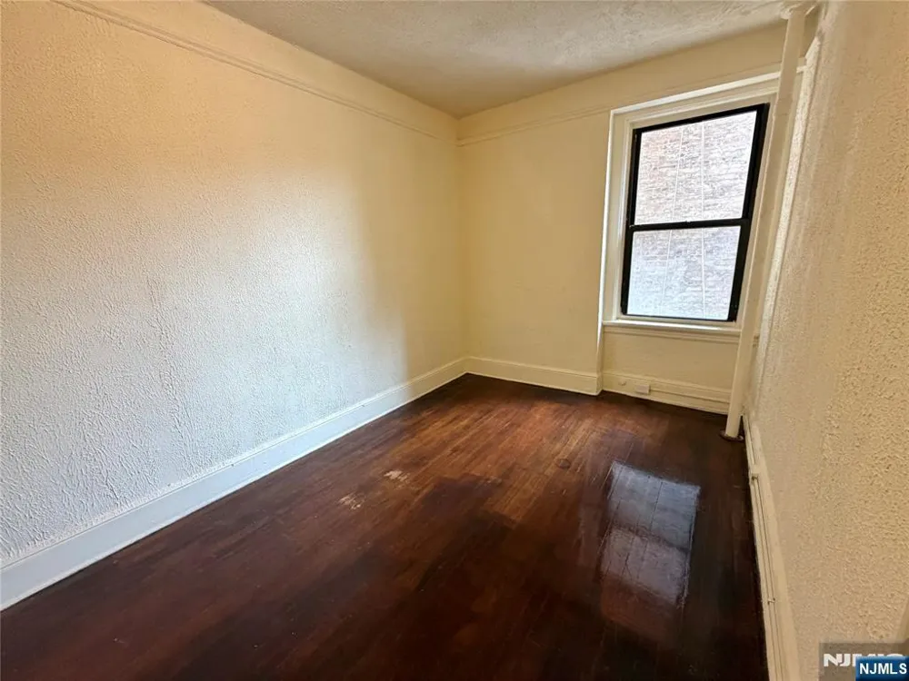 94 Munn Avenue 27 East Orange, NJ 07018
