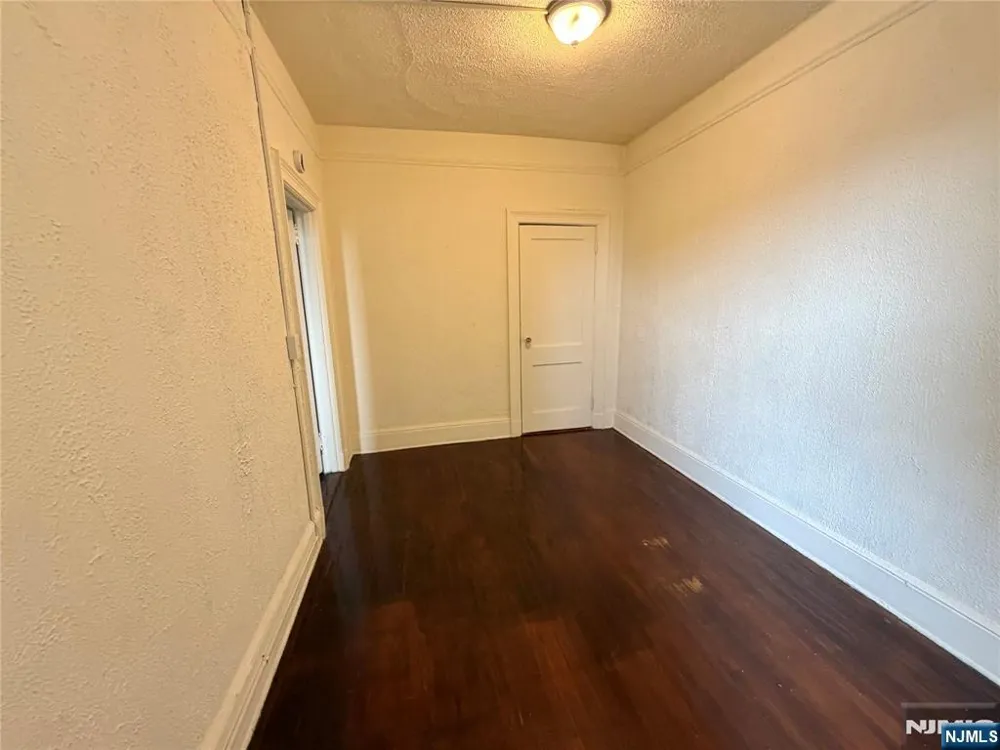 94 Munn Avenue 27 East Orange, NJ 07018