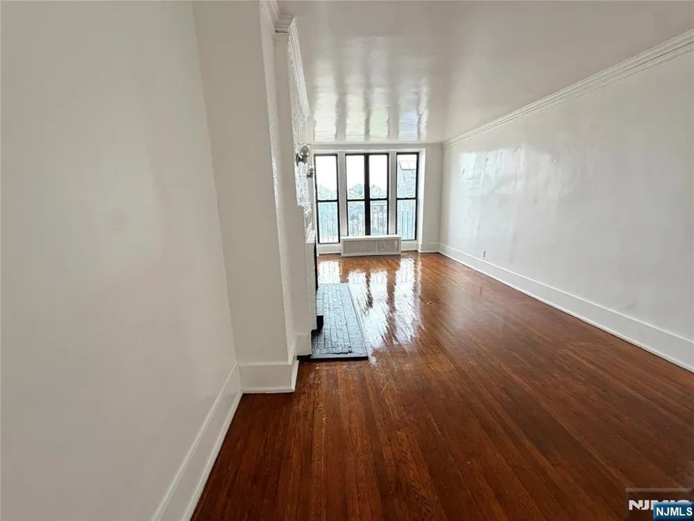 94 Munn Avenue 25 East Orange, NJ 07018