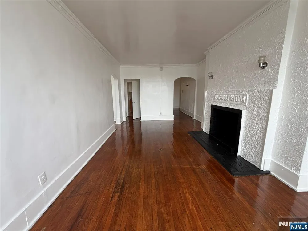 94 Munn Avenue 25 East Orange, NJ 07018