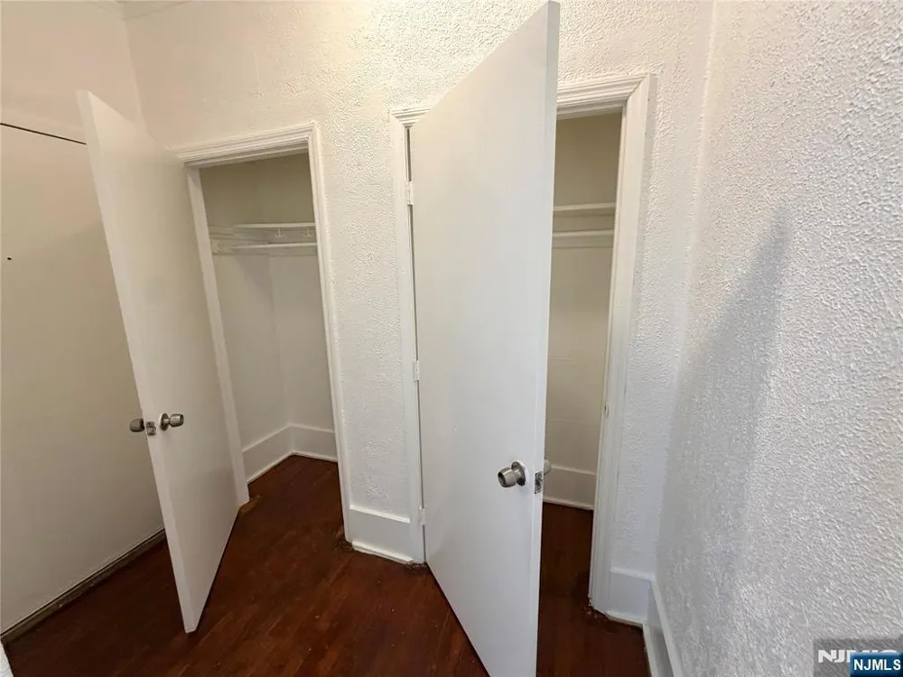 94 Munn Avenue 25 East Orange, NJ 07018