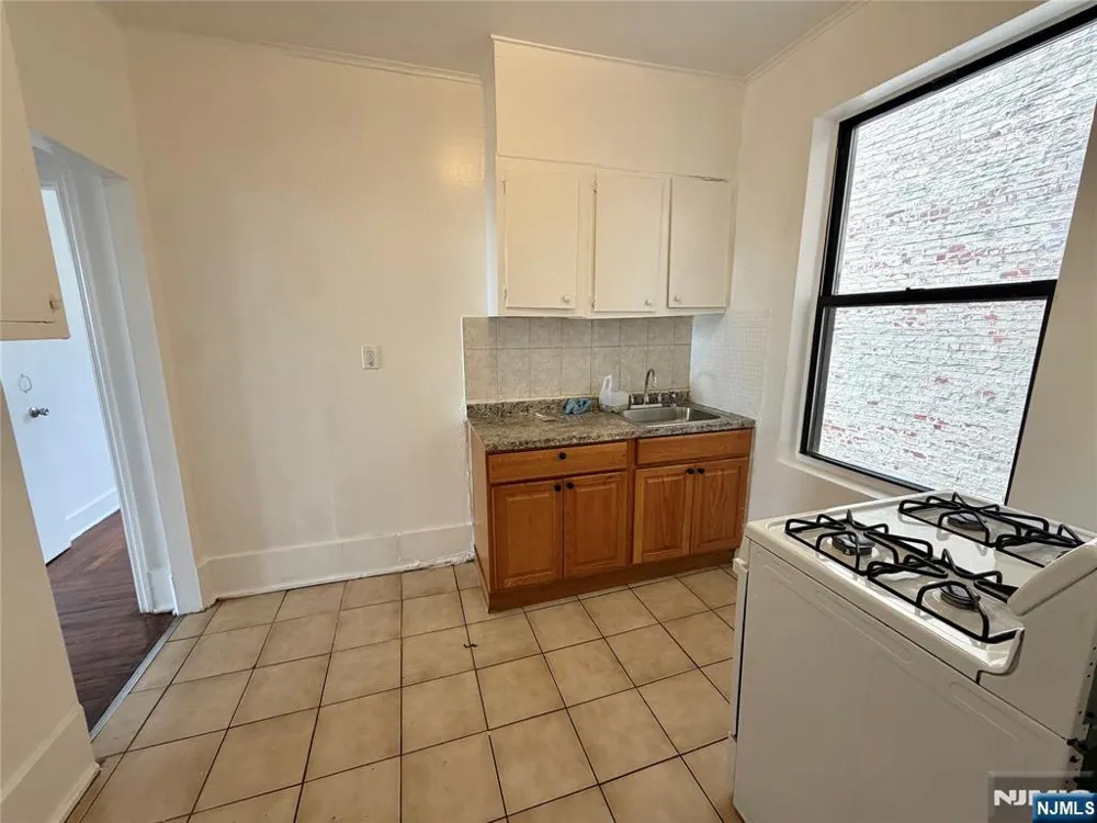 94 Munn Avenue 25 East Orange, NJ 07018