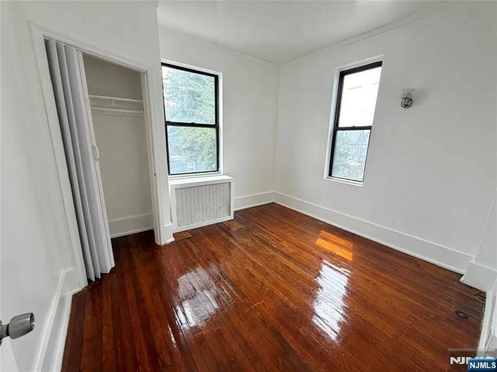 94 Munn Avenue 25 East Orange, NJ 07018