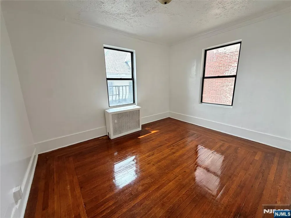 94 Munn Avenue 25 East Orange, NJ 07018