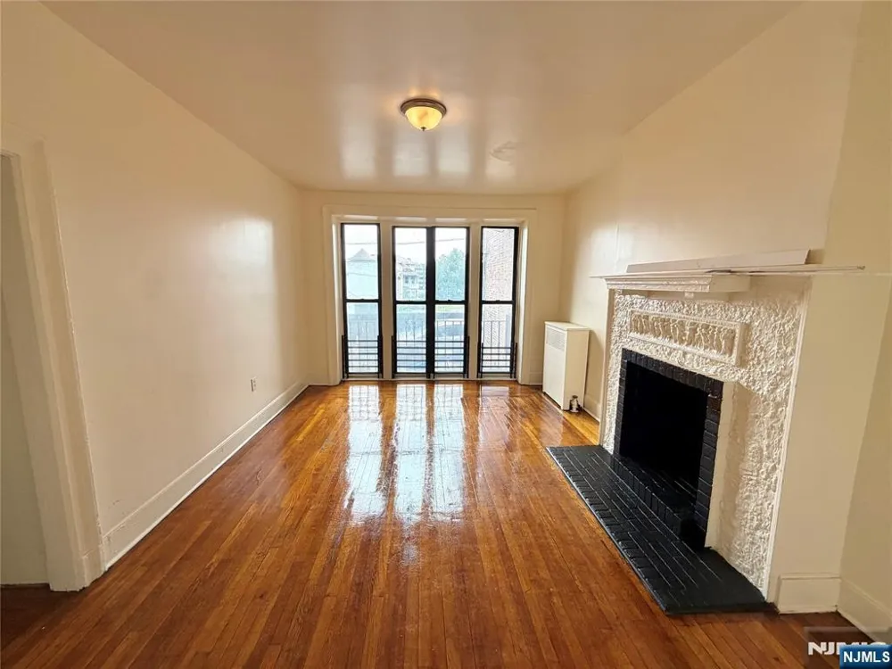 94 Munn Avenue 7 East Orange, NJ 07018