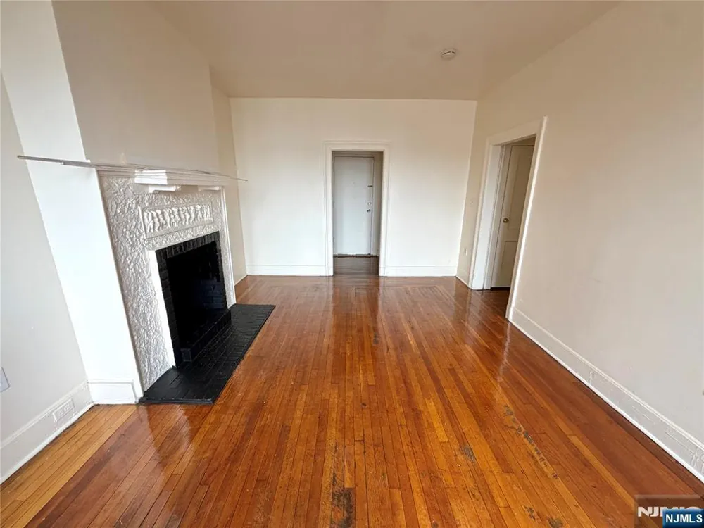94 Munn Avenue 7 East Orange, NJ 07018