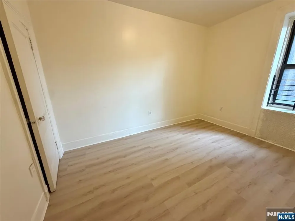 94 Munn Avenue 7 East Orange, NJ 07018