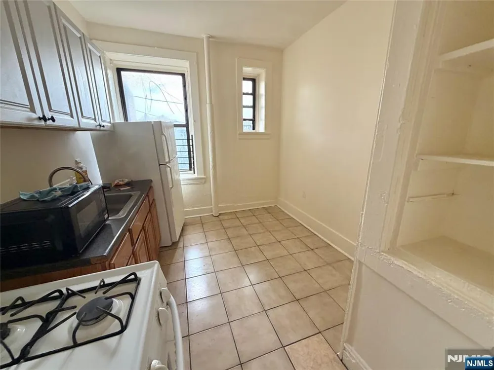 94 Munn Avenue 7 East Orange, NJ 07018