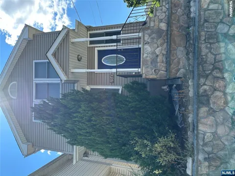 154 Maple Avenue