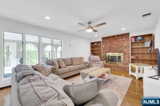 60 Ivy Place Wayne, NJ 07470