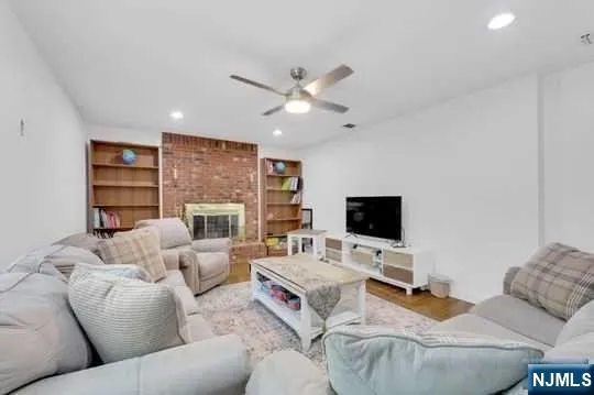 60 Ivy Place Wayne, NJ 07470