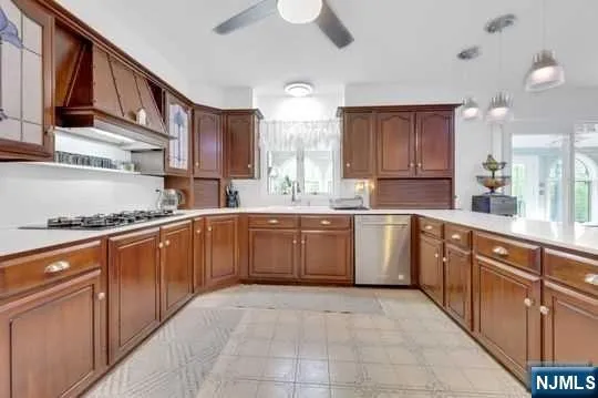 60 Ivy Place Wayne, NJ 07470
