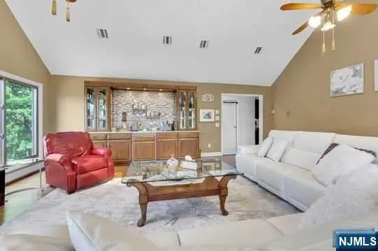 60 Ivy Place Wayne, NJ 07470
