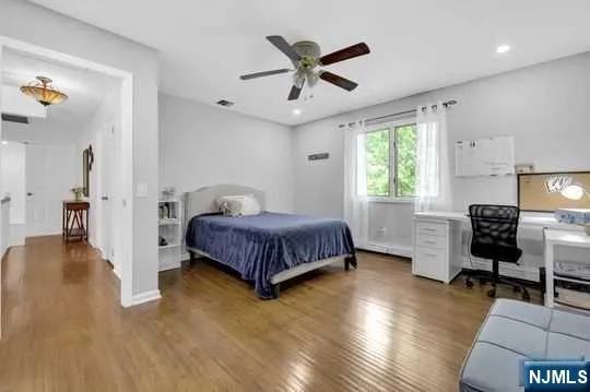 60 Ivy Place Wayne, NJ 07470
