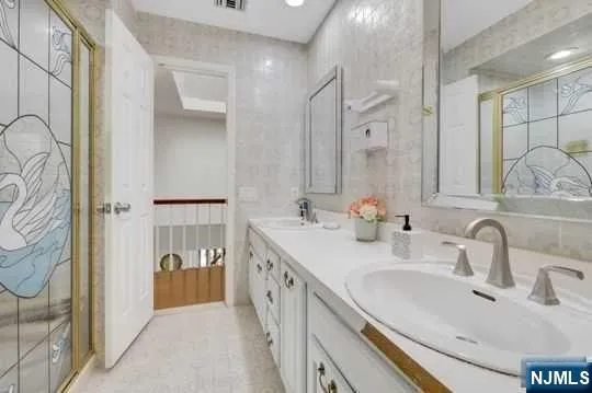 60 Ivy Place Wayne, NJ 07470