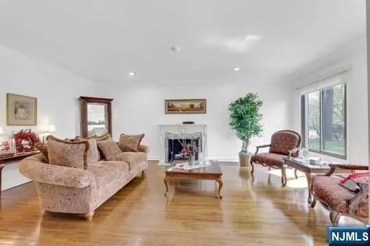 60 Ivy Place Wayne, NJ 07470