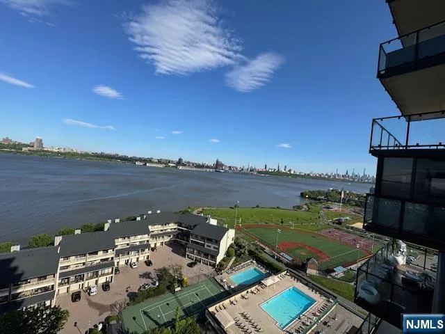 1203 River Road 17G Edgewater, NJ 07020
